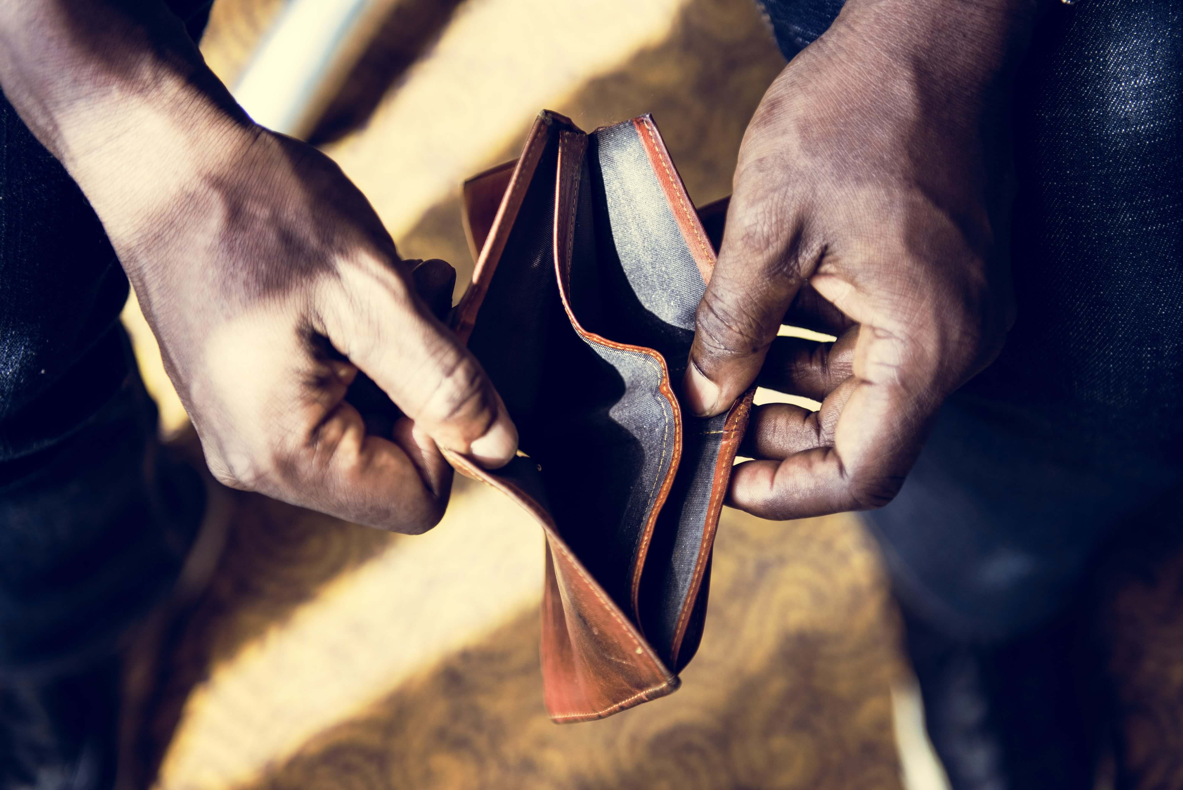 man_checking_his_empty_wallet_PHBKAD_4_min_1_a8cde07001.jpg
